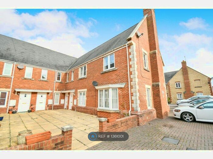 3 Bedroom Flat To Rent In Minnow Close, Swindon, SN25