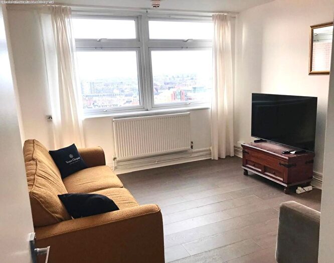1 Bedroom Flat To Rent In Woodford Court, Shepherds Bush Green, London, W12