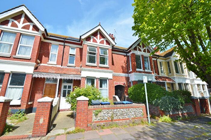 2 Bedroom Flat To Rent In Warwick Gardens, Worthing, BN11