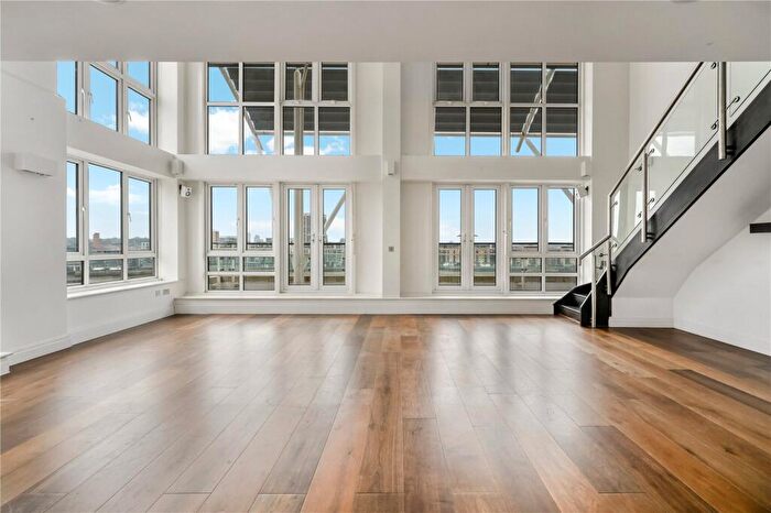 3 Bedroom Penthouse To Rent In St. Davids Square, London, E14