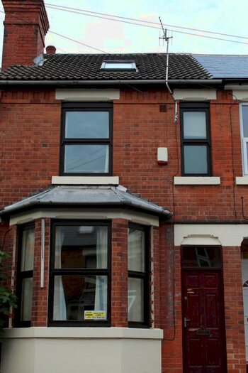6 Bedroom Terraced House To Rent In Kimbolton Avenue, Nottingham, NG7
