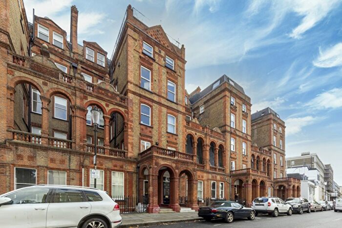 3 Bedroom Flat To Rent In Courtfield Road, Gloucester Road, SW7