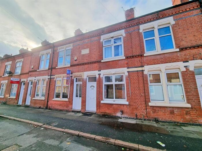 2 Bedroom Terraced House For Sale In Grasmere Street, Bede Island, Leicester, LE2