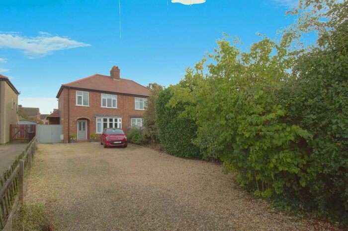 3 Bedroom Semi-Detached House For Sale In Lincoln Road, Northborough, PE6