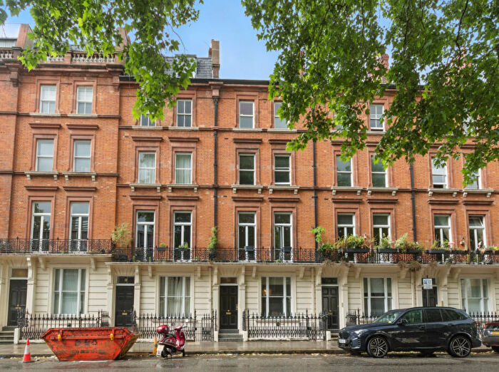 2 Bedroom Apartment For Sale In Colosseum Terrace, Camden, London, NW1