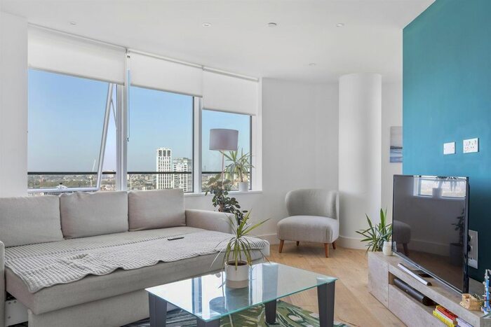 2 Bedroom Flat To Rent In Lombard Wharf, Lombard Road, Battersea, London, SW11