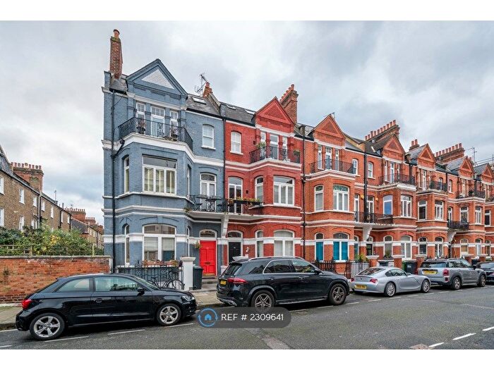 2 Bedroom Flat To Rent In Barons Court, London, W14