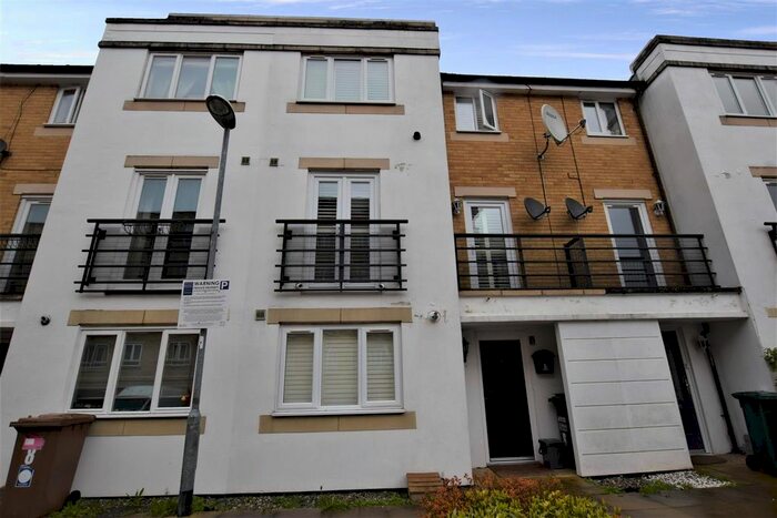 4 Bedroom Town House For Sale In Grand Union Way, Kings Langley, WD4
