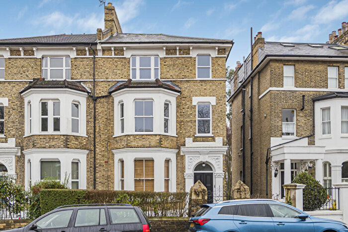 2 Bedroom Apartment For Sale In Anerley Park, London, SE20