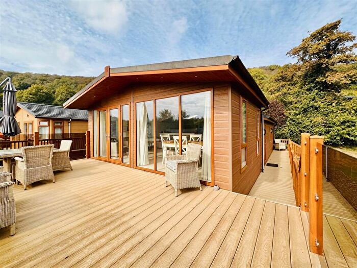 2 Bedroom Park Home For Sale In Axbridge Road, Cheddar, BS27