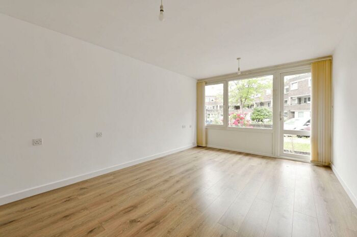 1 Bedroom Flat For Sale In Augustus Close, Brentford, TW8