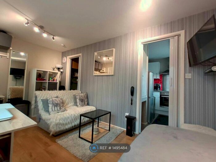 Studio To Rent In Forest Rise, Milton Keynes, MK6