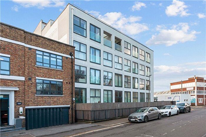 2 Bedroom Flat For Sale In Stewarts Road, London, SW8