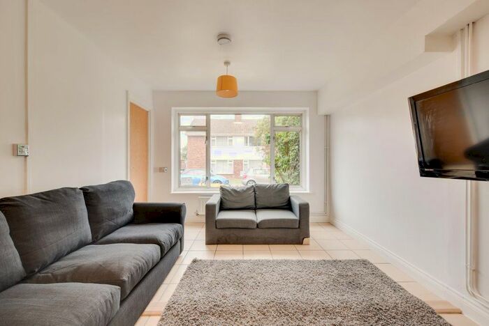 5 Bedroom Property To Rent In College Road, Canterbury, CT1