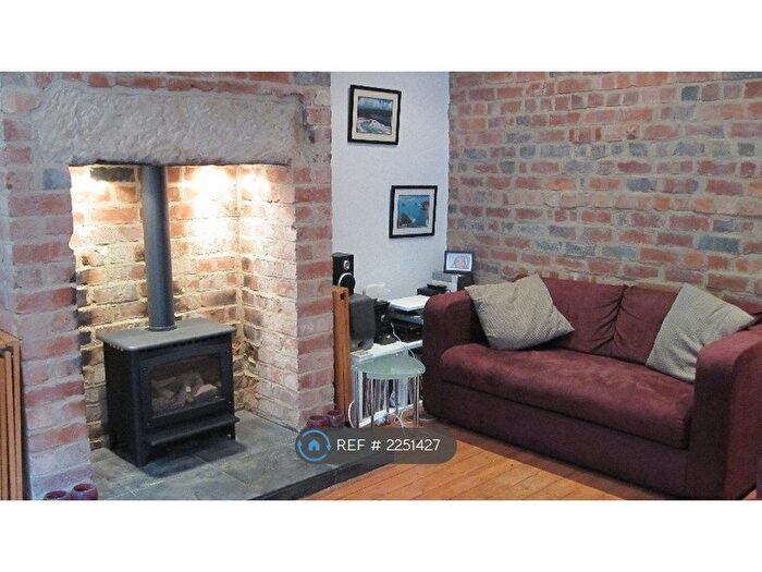 2 Bedroom Terraced House To Rent In Glebe Ave, Leeds, LS5