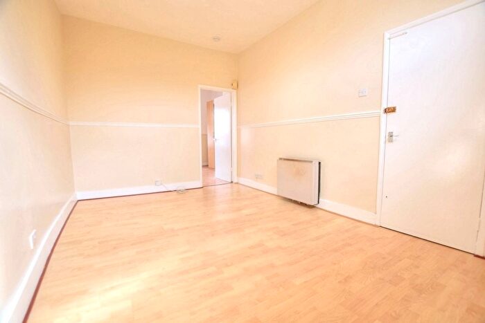 1 Bedroom Flat To Rent In Well Street, London, E9