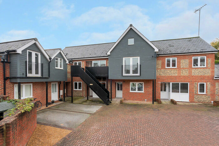 1 Bedroom Ground Maisonette To Rent In Falkland Road, RH4