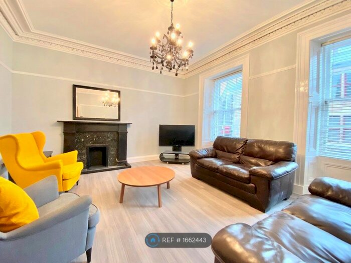 4 Bedroom Flat To Rent In Wellmeadow Street, Paisley, PA1