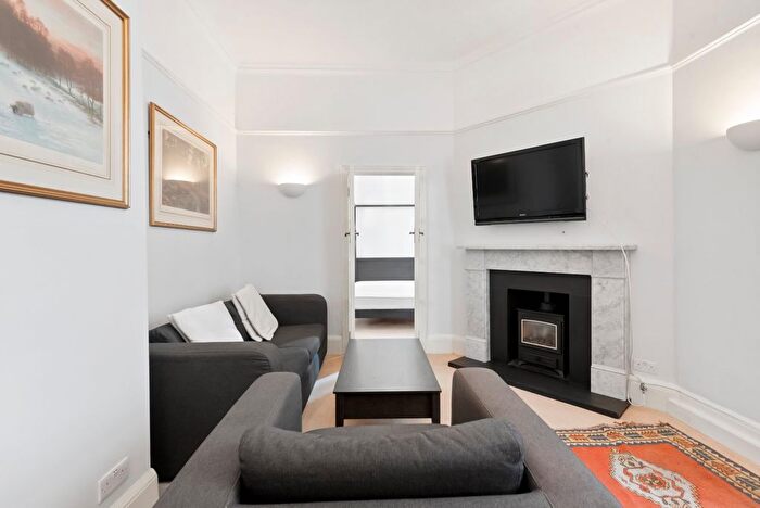 1 Bedroom Flat To Rent In Earls Court Square, Earls Court, SW5