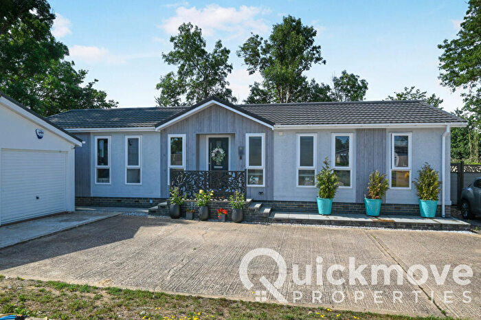 2 Bedroom Park Home For Sale In Bracknell, Berkshire, RG42