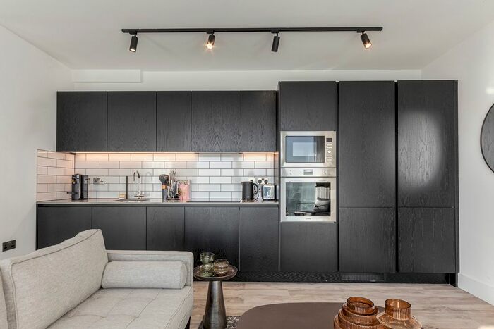 1 Bedroom Flat To Rent In Portal Way, London, W3
