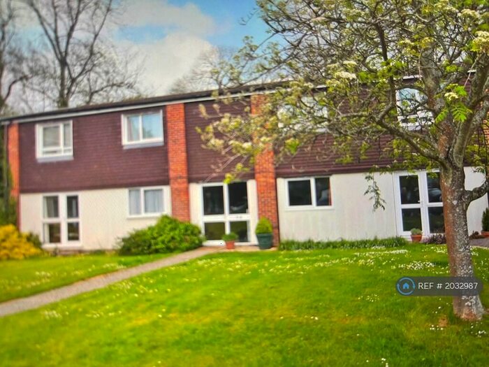 2 Bedroom Flat To Rent In Badgers Way, Loxwood, Billingshurst, West Sussex, RH14