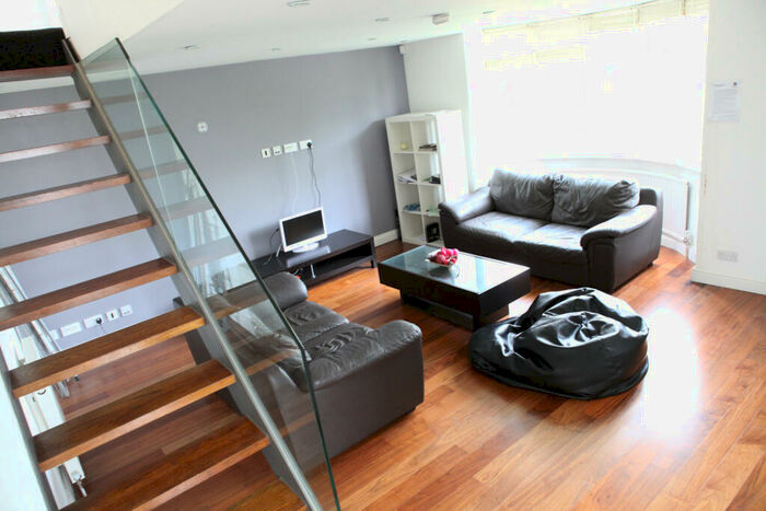 6 Bedroom Semi-Detached House To Rent In Church Wood Avenue, Leeds, West Yorkshire, LS16