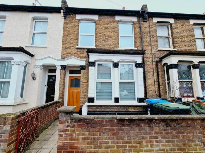 4 Bedroom Detached House To Rent In St. Stephens Road, Enfield EN3
