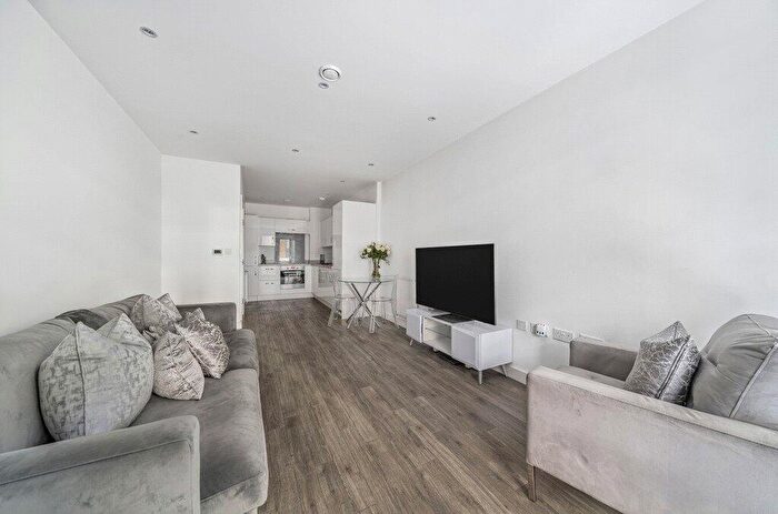 1 Bedroom Apartment For Sale In Roden Street, Ilford, IG1