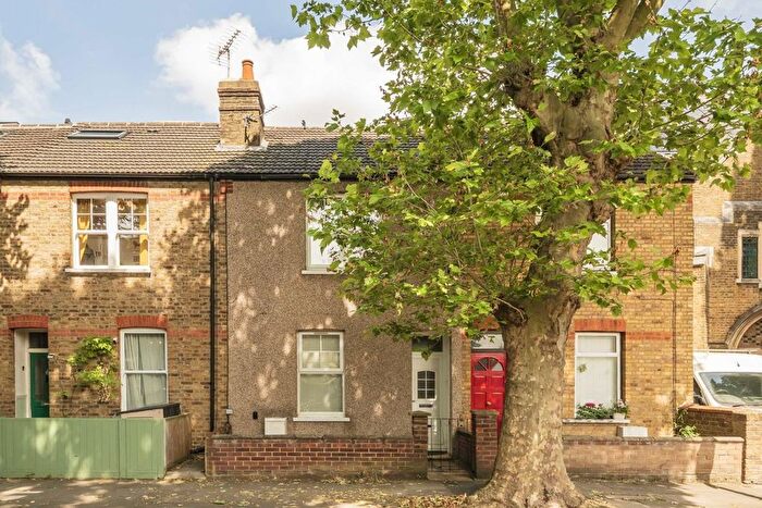 2 Bedroom Property For Sale In Cranmer Avenue, West Ealing, W13