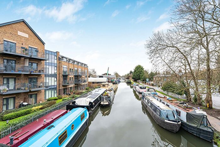 1 Bedroom Flat For Sale In Waterloo Road, Uxbridge, UB8