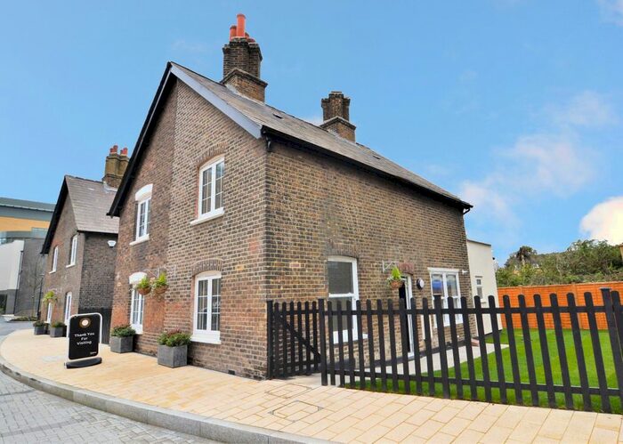 2 Bedroom Detached House To Rent In Brewery Lane, Twickenham, Uk, TW1