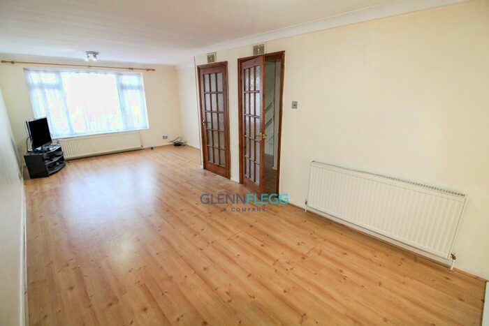 3 Bedroom House To Rent In Hadlow Court, Slough, SL1