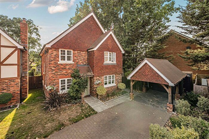 4 Bedroom Detached House For Sale In Croft Road, Shinfield, Berkshire, RG2