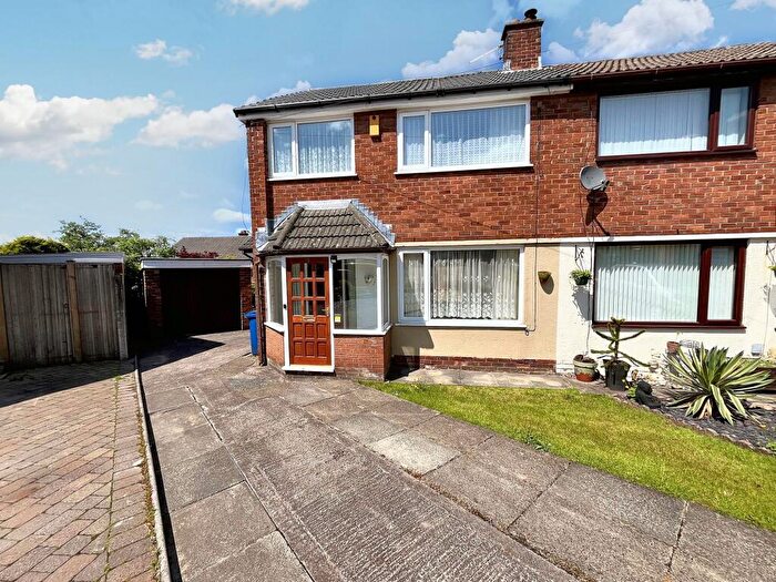 3 Bedroom Semi-Detached House For Sale In Chatsworth Close, Bury, BL9