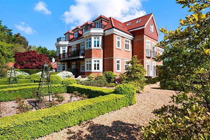 2 Bedroom Flat For Sale In Flanchford Road, Reigate, RH2