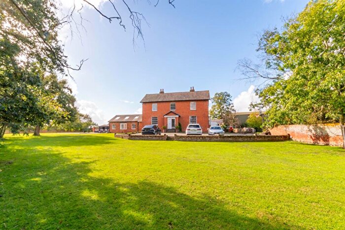 5 Bedroom Detached House For Sale In Workhouse Lane, South Woodham Ferrers, Chelmsford, CM3