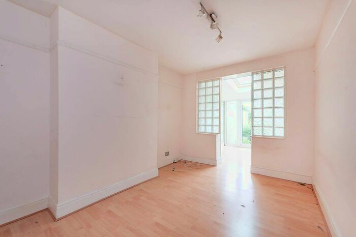1 Bedroom Flat To Rent In Greenford Avenue, Hanwell, London, W7