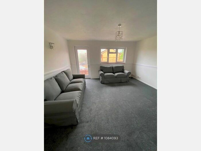 2 Bedroom Maisonette To Rent In Lilian Road, London, SW16