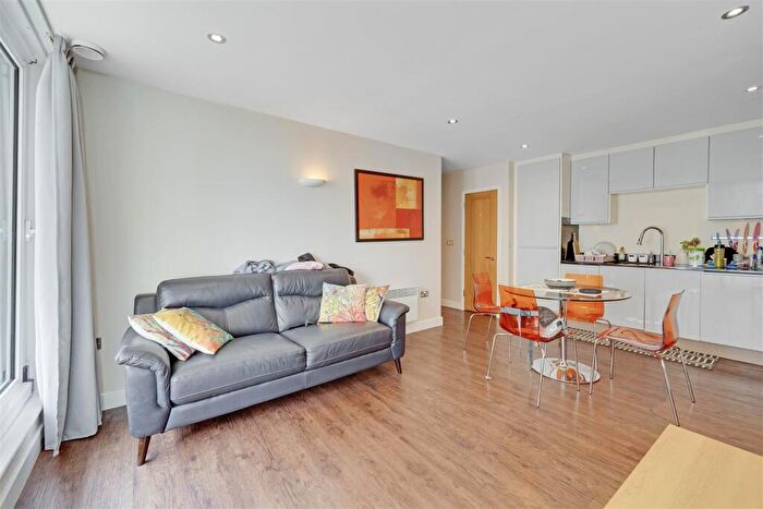 2 Bedroom Apartment To Rent In Baltic Apartments, Royal Victoria Dock, E16