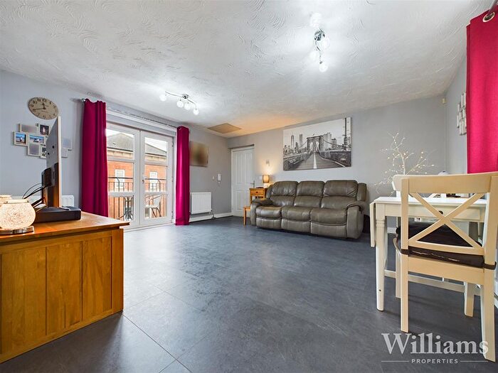 2 Bedroom Flat For Sale In Crowell Mews, Aylesbury, HP19