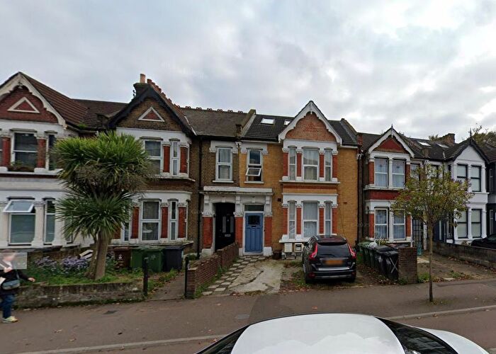 1 Bedroom Flat To Rent In Lea Bridge Road, E10