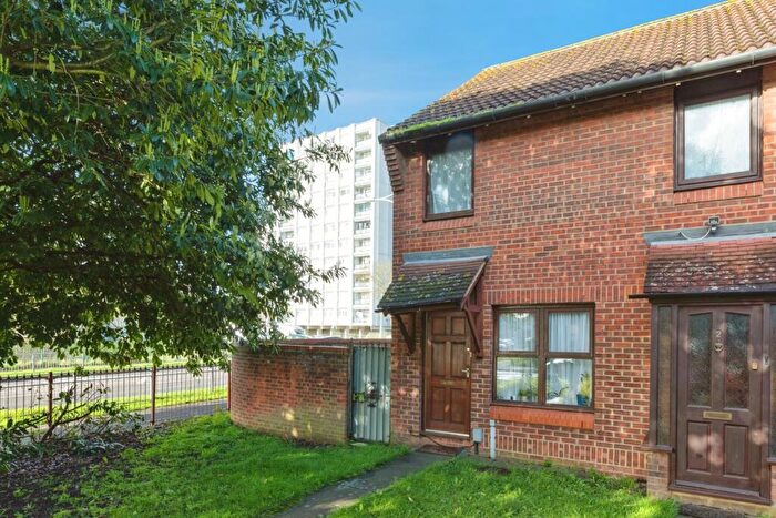 2 Bedroom End Of Terrace House For Sale In Underwood Road, Woodford Green, IG8