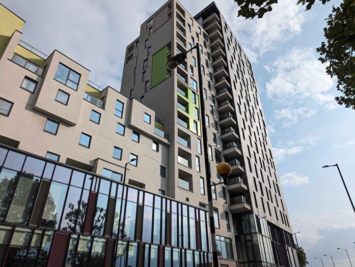 2 Bedroom Flat To Rent In Rotherhithe New Road, Bermondsey, London, SE16