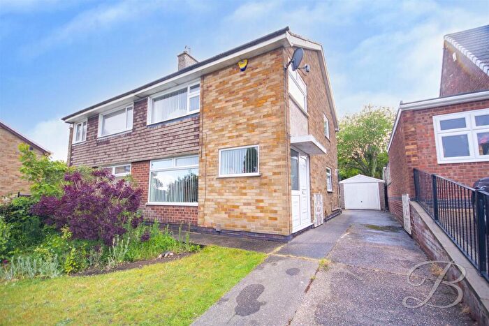 3 Bedroom Semi-Detached House For Sale In Raylawn Street, Mansfield, NG18