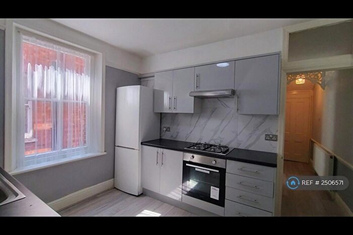 2 Bedroom Flat To Rent In Cricklewood Lane, London, NW2