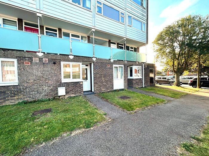 1 Bedroom Flat To Rent In Crib Street, Ware, SG12