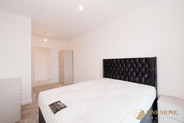 2 Bedroom Flat To Rent In East Acton, W3