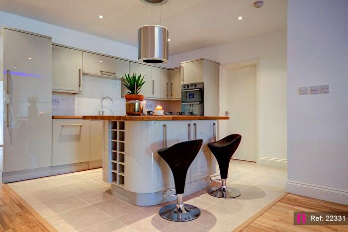 2 Bedroom Apartment To Rent In Lombard Road, London, SW11