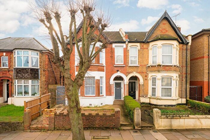 2 Bedroom Flat To Rent In St. Albans Road, Willesden, NW10